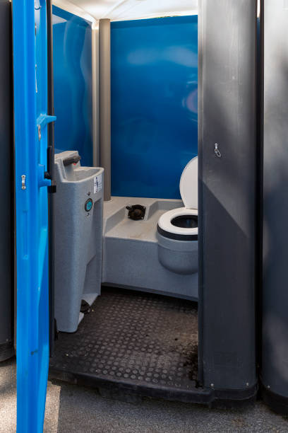 Best Sanitation services for porta potties  in Manito, IL